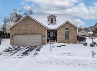 64 Timber Lake Dr, Hubbard, OH 44425