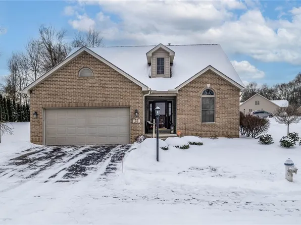 64 Timber Lake Dr, Hubbard, OH 44425