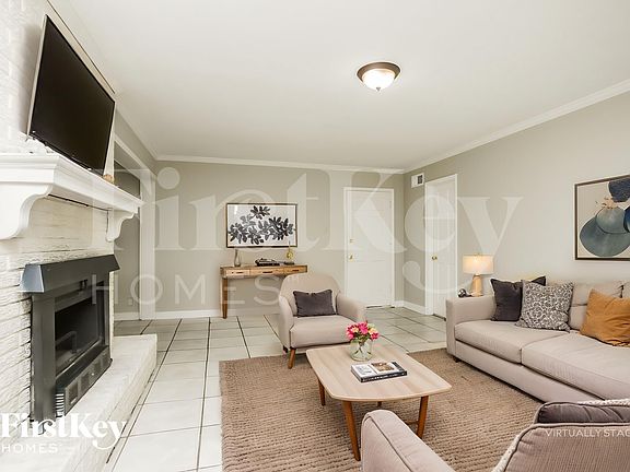 3rd image of 3347 Bluemont Dr