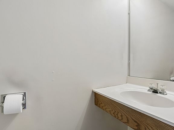 4th image of 1651 College Green Dr