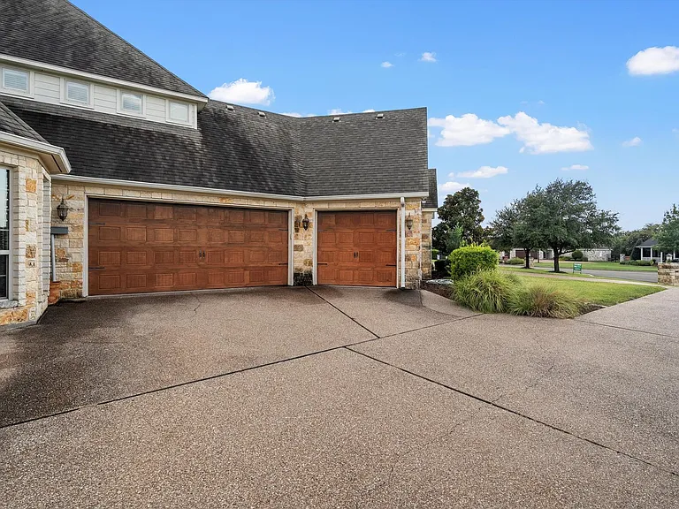 7030 Flagstone Cir — Photo 37