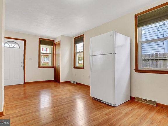 4th image of 115 N Oxford Ave