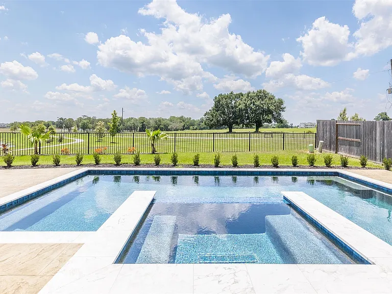 7526 Sunny Oak Ln — Photo 4