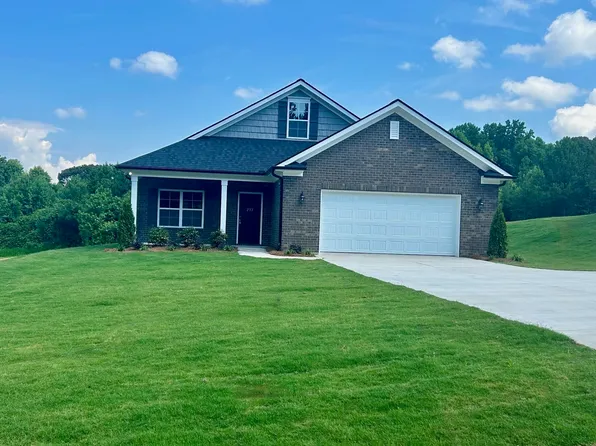 233 Carriage Gate Dr, Wellford, SC 29385