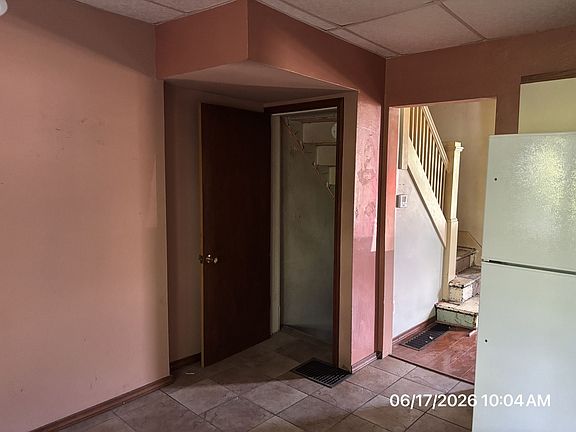4th image of 3935 Bell St