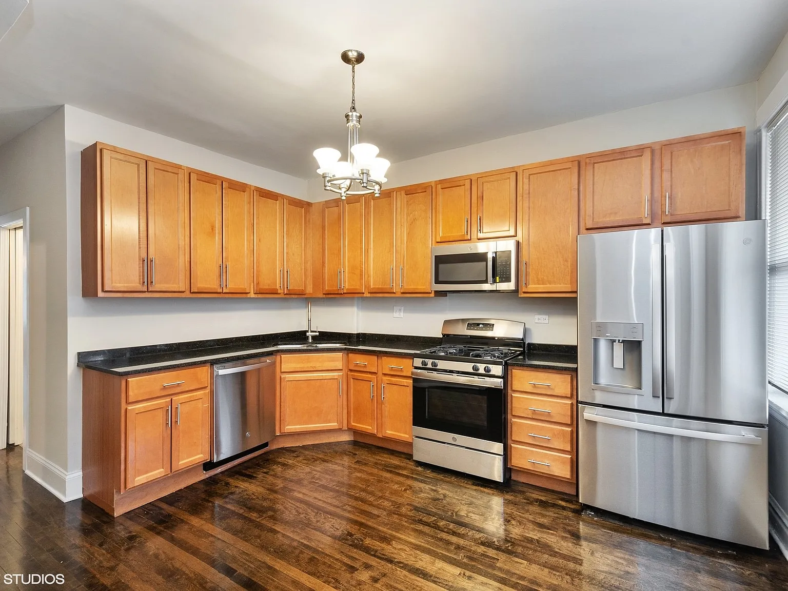 3 bed, 1240 sqft, $2,850 — Photo 4