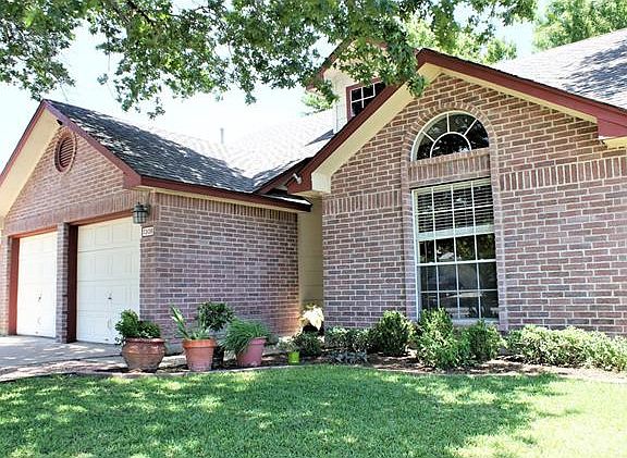 4th image of 1308 Laurel Glen Blvd
