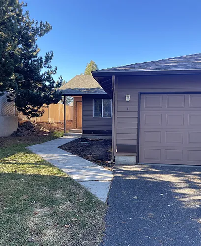 2073 NE Linnea Dr #1 Photo 1