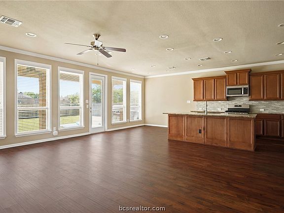4th image of 2924 Archer Dr
