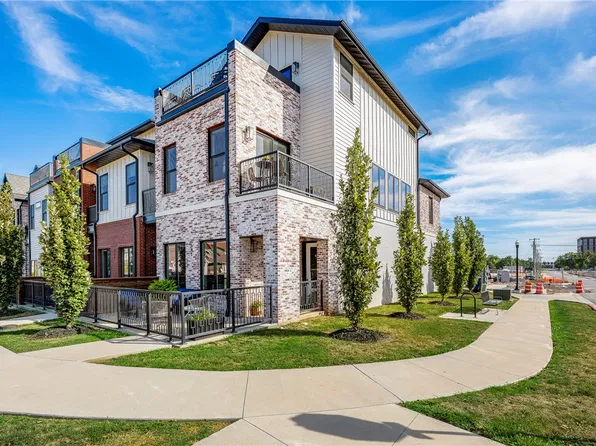 541 SW 5th St, Bentonville, AR 72712