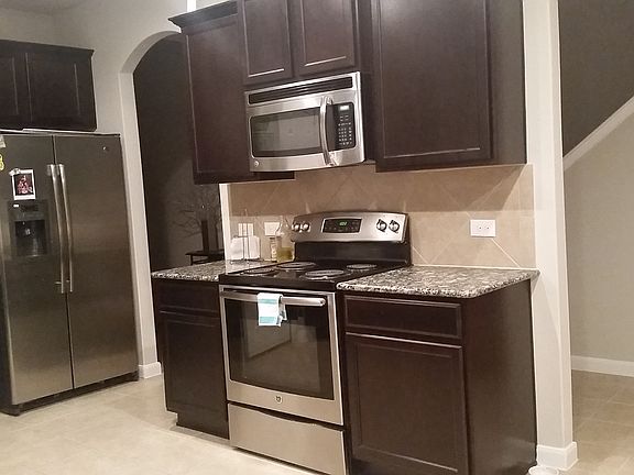 4th image of 953 Lauren St