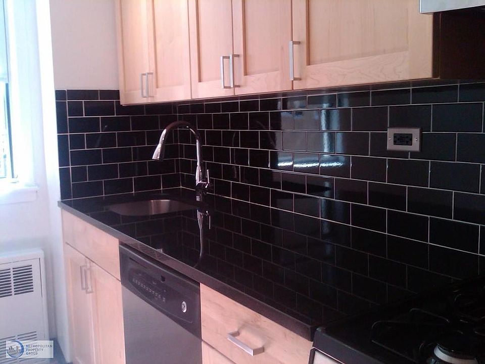 2nd image of 1427 York Ave APT 3B