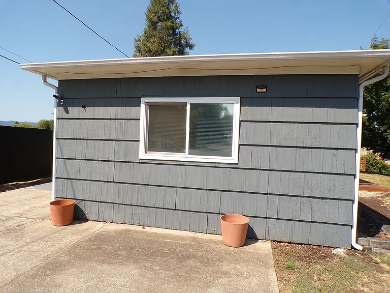 349 Oregon Ter — Photo 8