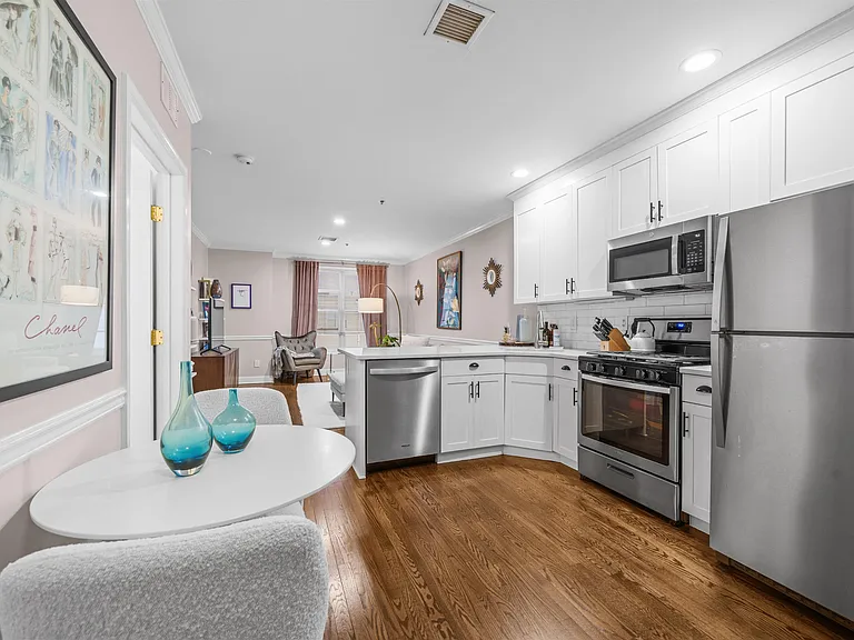 725 Jefferson St #24 — Photo 5