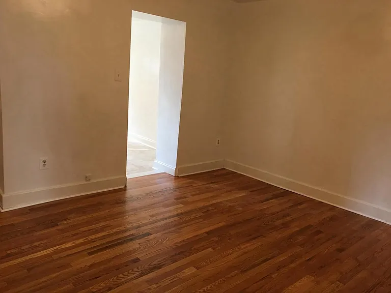 158 Dupont St — Photo 5