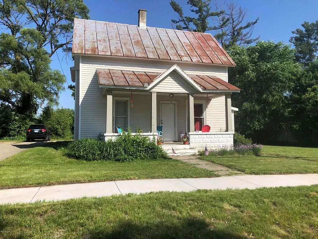 324 N Main St photo 1
