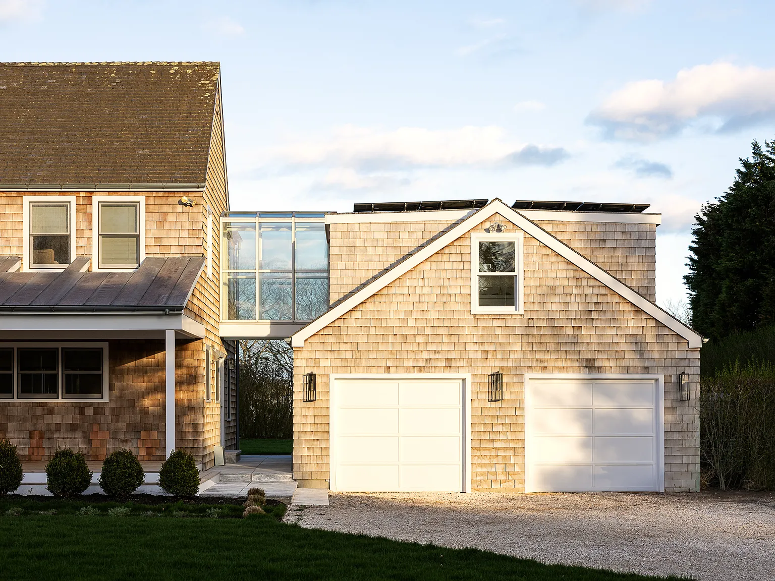 Hamptons Farmhouse Living on Jobs Lane — Photo 3
