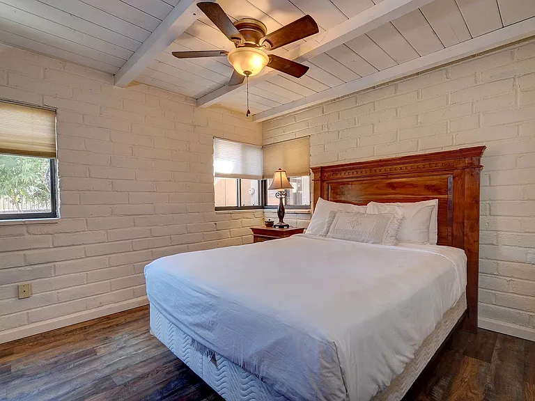 Riverside Suites — Photo 115