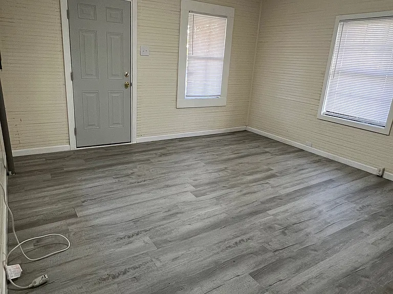 319 Wisenbaker Ln — Photo 2