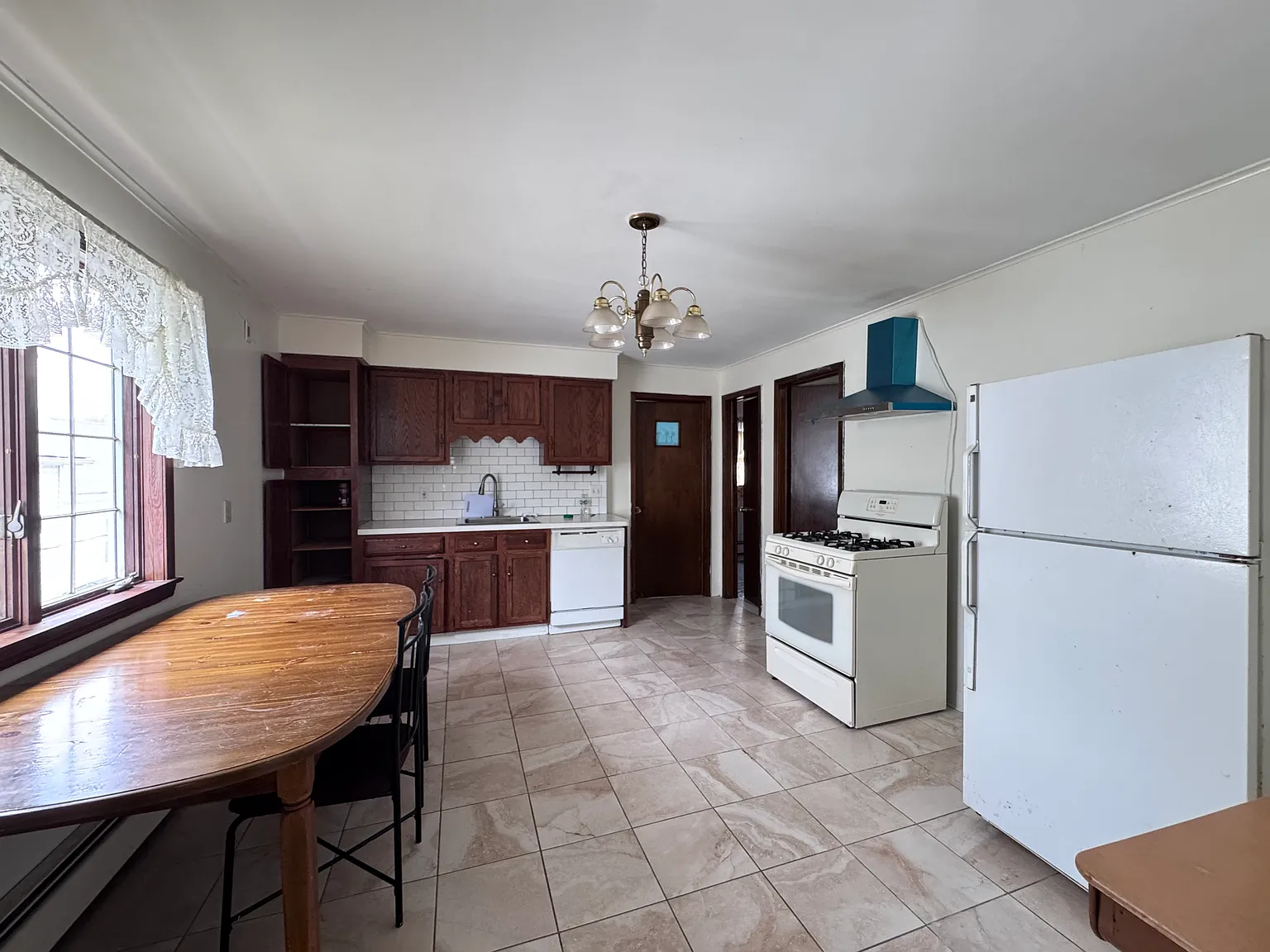 2 bed, 1100 sqft, $1,200 — Photo 3