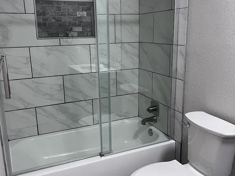 1208 Sandstone Dr — Photo 2