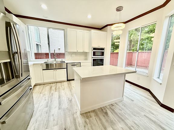 4th image of 303 Cerro Dr