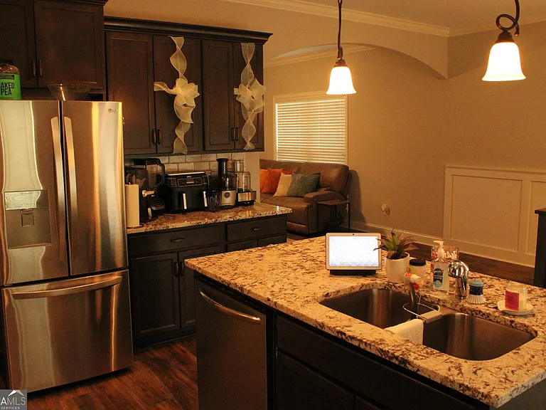 111 Sourwood Ln — Photo 8