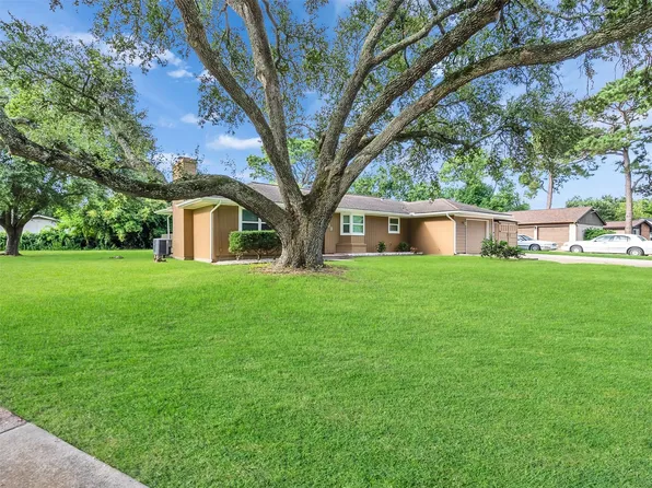 203 22nd Ave N, Texas City, TX 77590