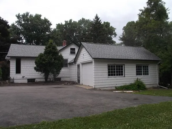561 1st St, Grayslake, IL 60030