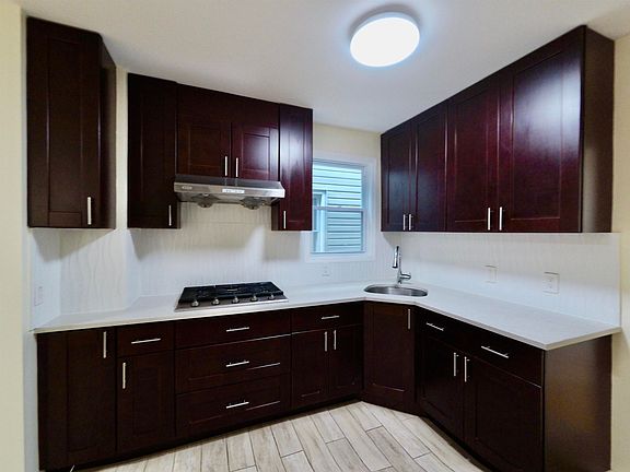 3rd image of 148 Centre Ave Floor 1