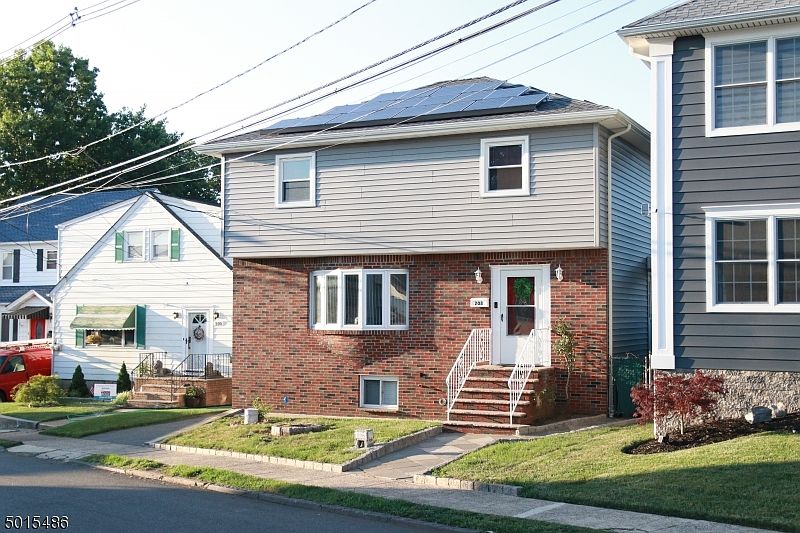 1st image of 208 Crystal St