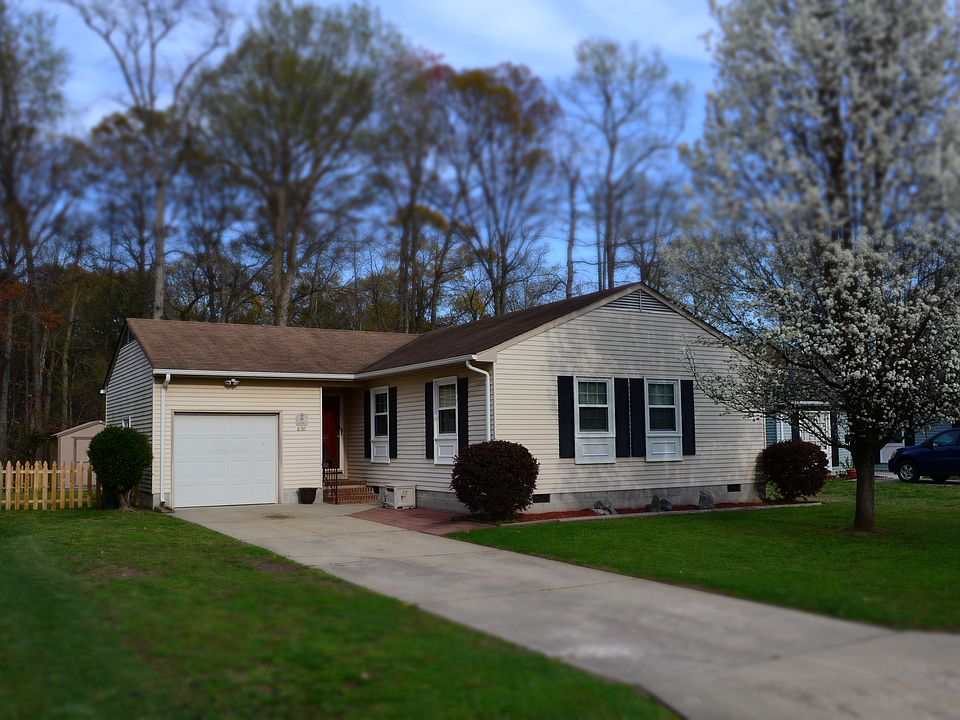 1st image of 650 Leonard Ln
