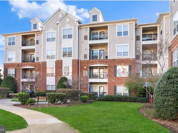 4850 Eisenhower Ave Unit 203, Alexandria, VA 22304