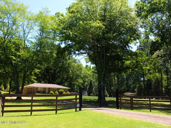 2934 Red Banks Rd N, Byhalia, MS 38611