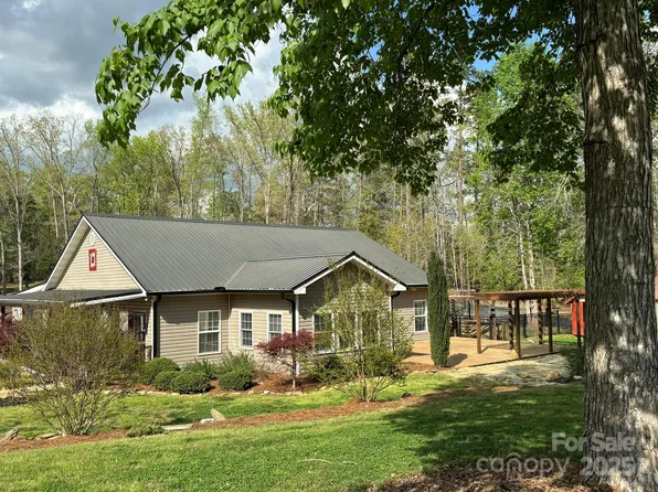 179 Tomahawk Ln, Troy, NC 27371