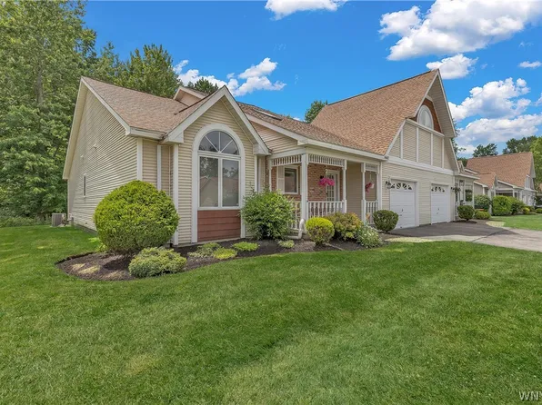 55 Spicebush Ln, Williamsville, NY 14221