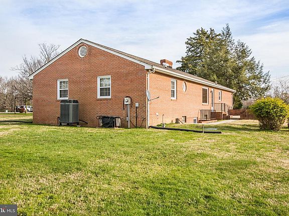 4th image of 16206 Melville Ln