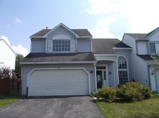 73 E Rosewood Ln, Round Lake Beach, IL