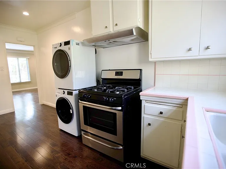 435 N Van Ness Ave — Photo 6