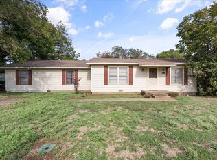 802 S 5th St, Grandview, TX 76050
