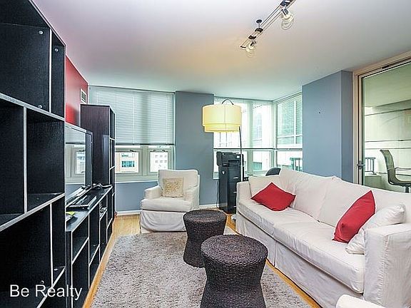 5th image of 345 N Lasalle St #803