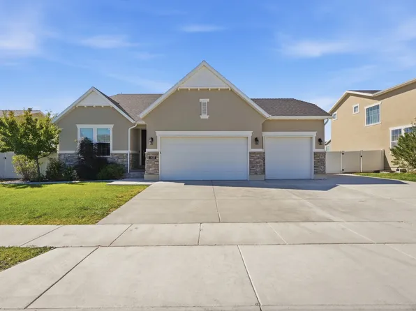 1422 E Lowe Peak Dr, Eagle Mountain, UT 84005