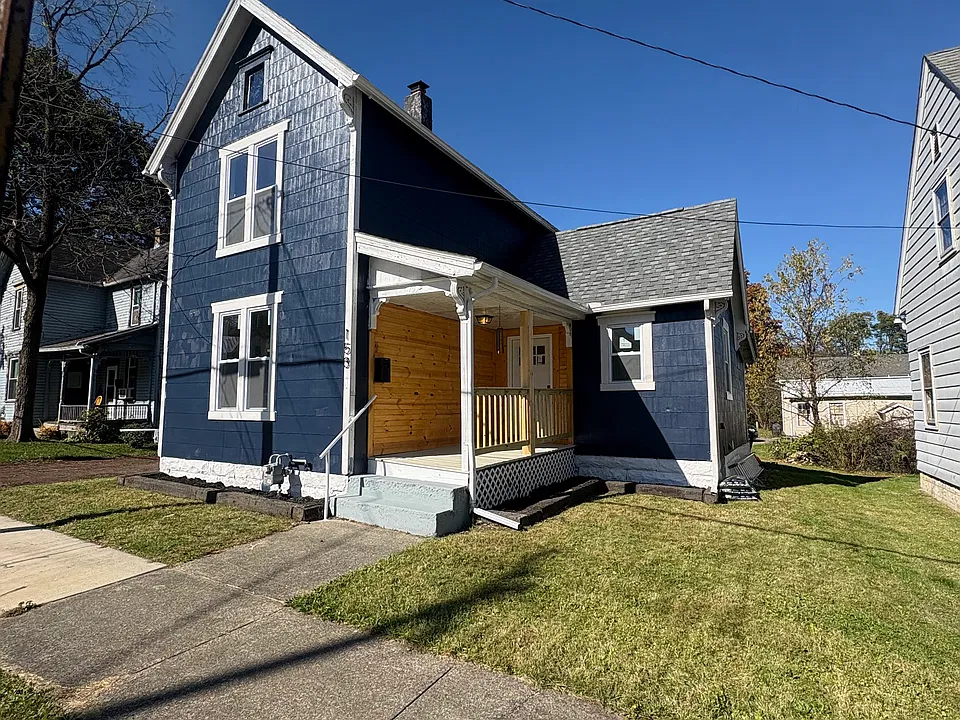 153 Ford St