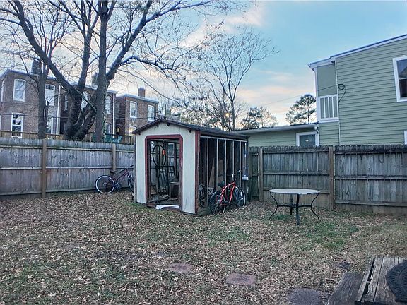 3rd image of 515 Catherine St