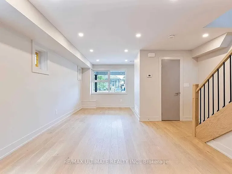 41 Bowie Ave #MAIN 2ND FLR — Photo 3