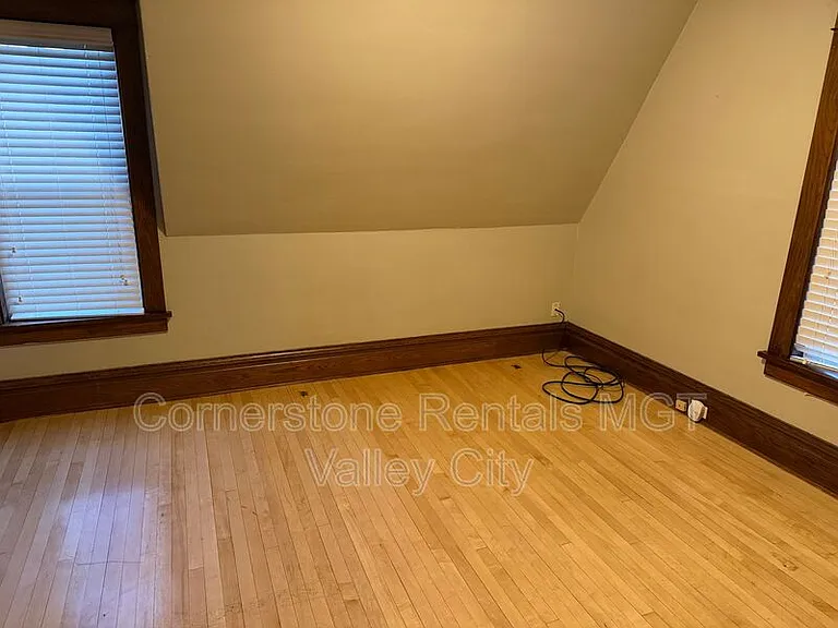 139 6th St NW — Photo 9