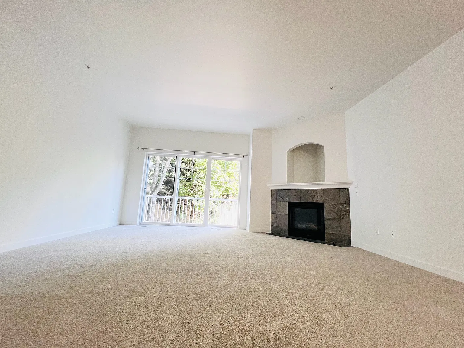 2 bed, 2.5 bath, 1609 sqft, $3,500 — Photo 2