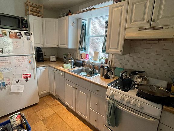 3rd image of 4616 Spruce St #3FR