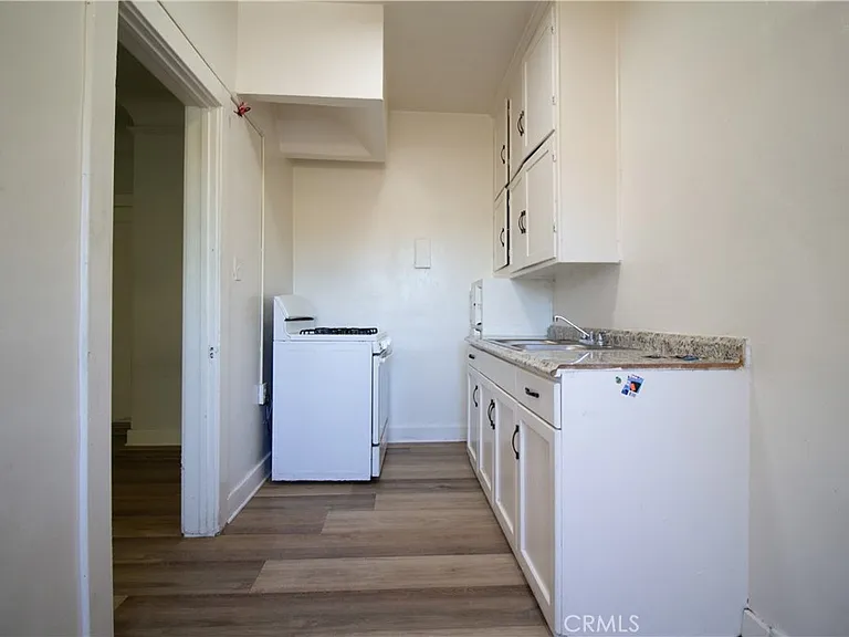 1316 S Mariposa Ave #208 — Photo 6