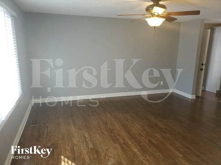 4207 Edinburgh Dr — Photo 3